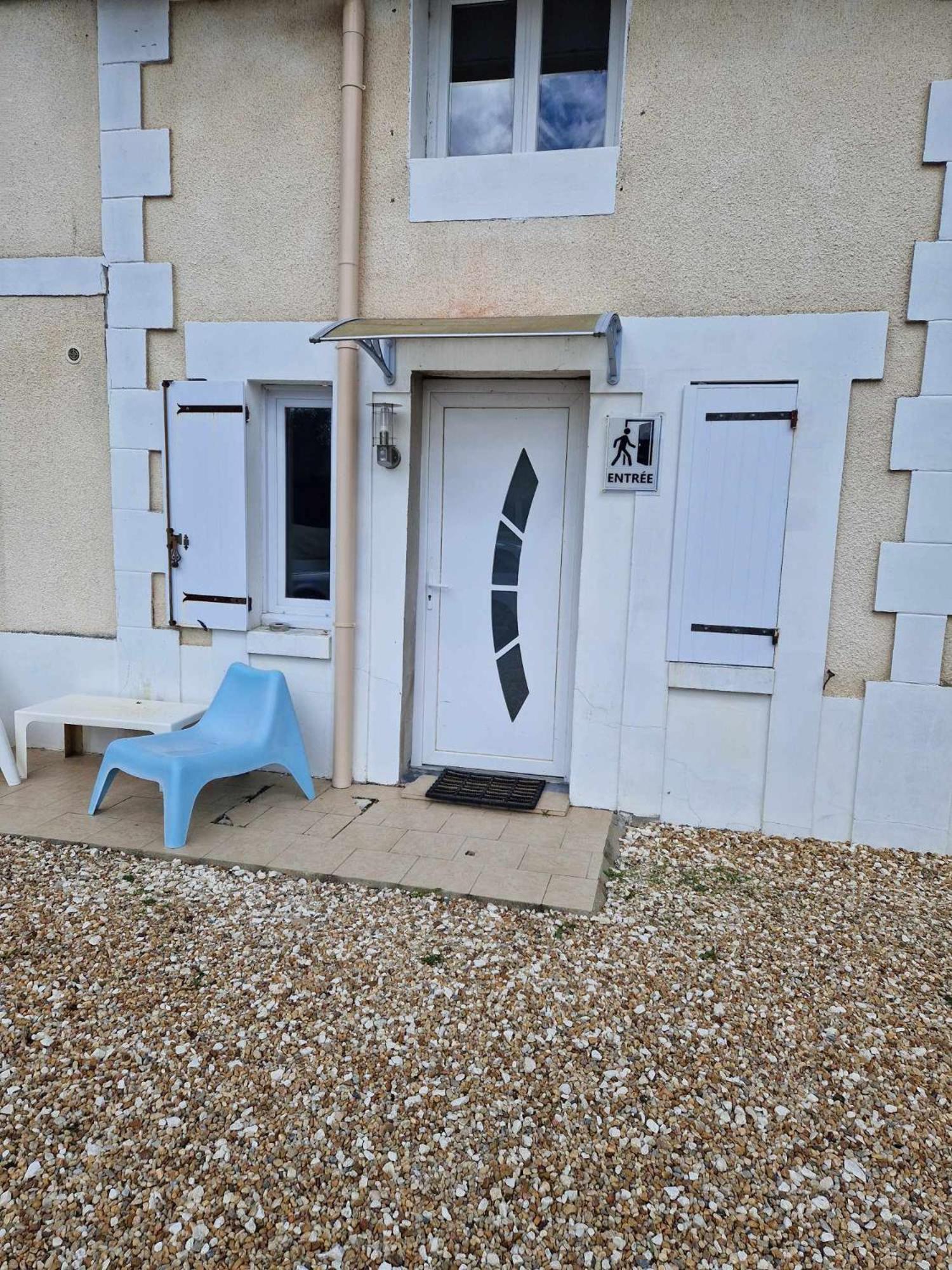 08 - Tres Joli Studio Tout Equipe Avec Parking Privatif Gratuit, Grand Fourgon Possible, Tout Le Linge De Maison Est Fourni Razac-sur-lʼIsle Exterior foto